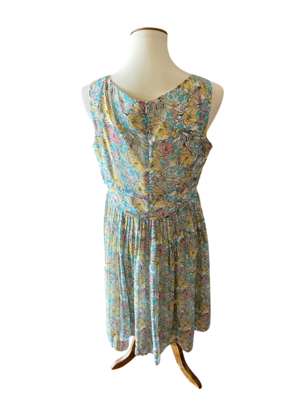 #215,ANTONIO MELANI, Vintage, floral pastel dress, size 12 - Picture 3 of 4